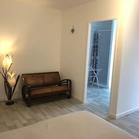 Aux Portes Du Grand Bleu Bed & Breakfast