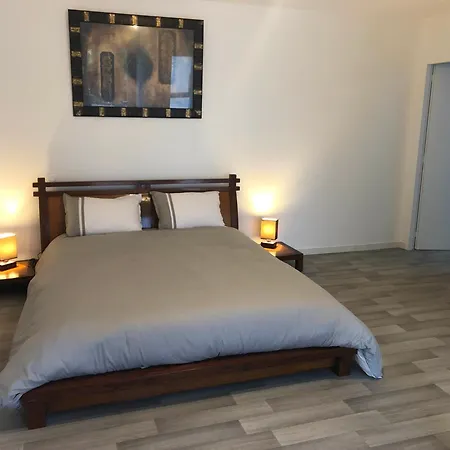 Aux Portes Du Grand Bleu Bed & Breakfast *