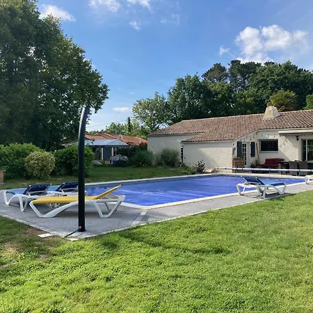 Aux Portes Du Grand Bleu