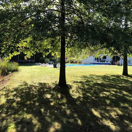 Bed & Breakfast Aux Portes Du Grand Bleu Grosbreuil