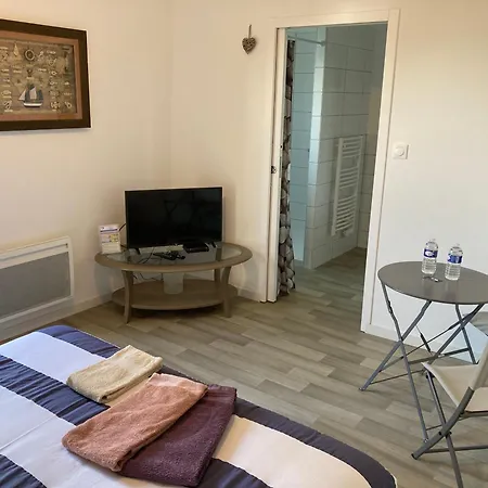 Aux Portes Du Grand Bleu Bed & Breakfast
